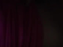 लिसा व्हाइट बस्टी हॉटी को इस ईर्ष्यालु डॉगी स्टाइल की स्थिति में एक डिल्डो चूसना पसंद है।