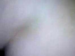 कच्ची गर्लफ्रेंड एक रक्त चूसने वाले वीडियो में अपने गधे नष्ट हो रही है।
